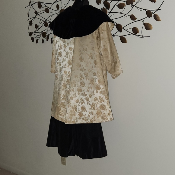 Very Vintage Gold Swing Coat-Black Velvet and Gold Damask - Picture 7 of 7